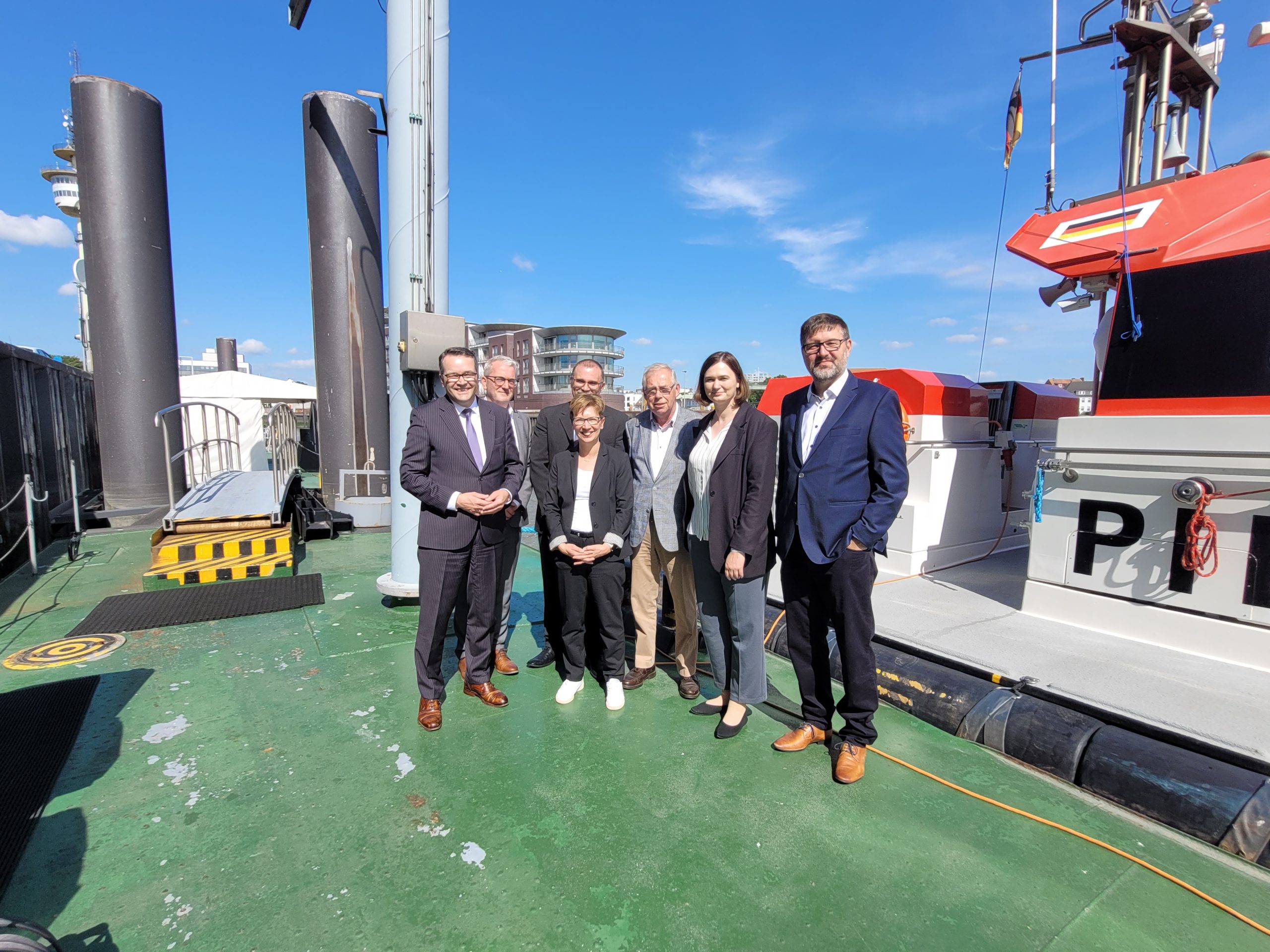 Gemeinsame Hafenrundfahrt von BHV und ISH mit Senatorin Dr. Claudia Schilling und der maritimen Koordinatorin der Bundesregierung
