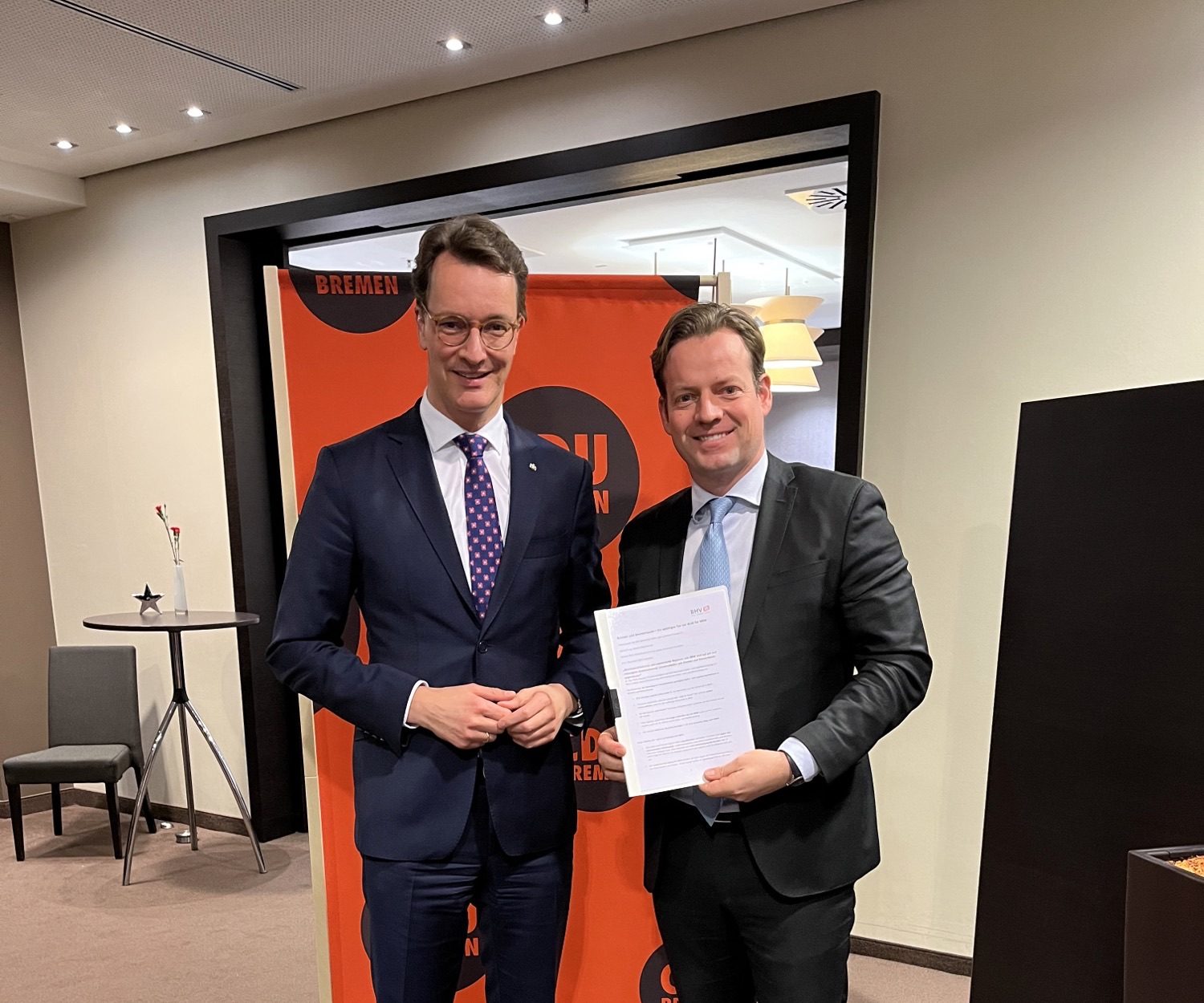„Gute Verbindungen in den Norden sind von enormer Bedeutung“ – BHV übergibt Thesenpapier an NRW-Ministerpräsidenten