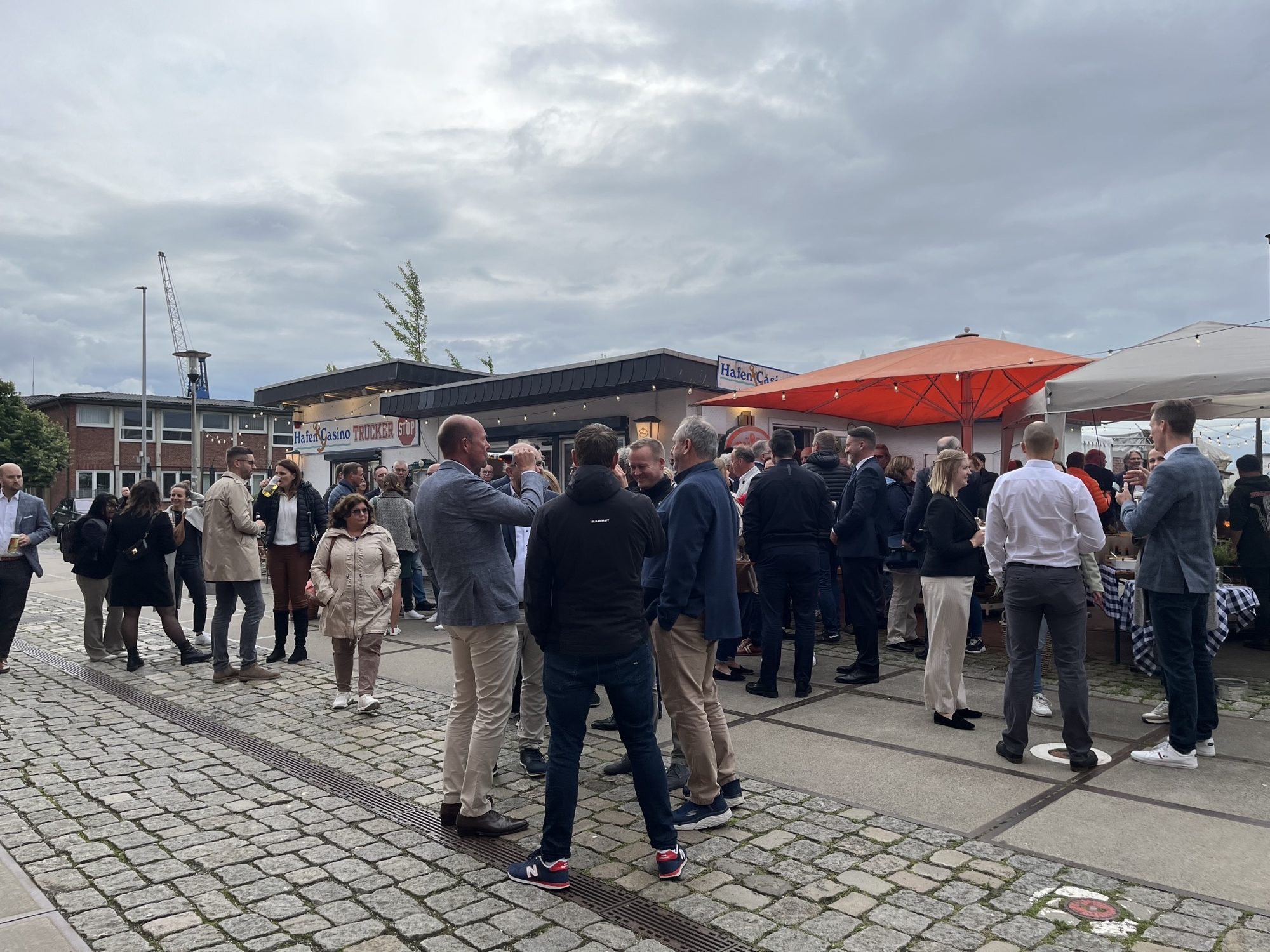NETZWERKEN BEI BRATWURST & BIER